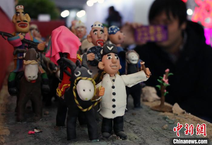 新疆冬博會(huì)首現(xiàn)殘疾人文藝精品 藝術(shù)之光跨越障礙綻放